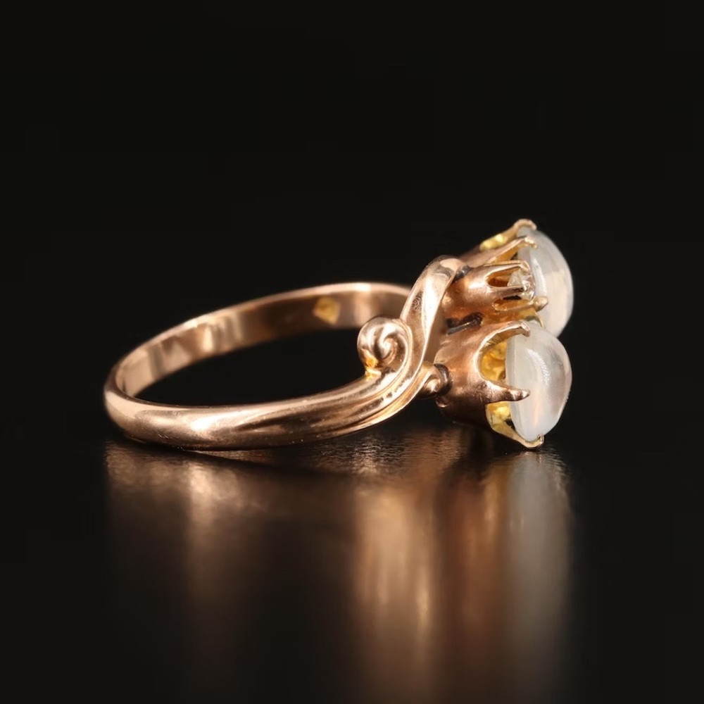RARE Antique Victorian Era 1900s Rose Gold, Diamond, Moonstone Moi et Toi Ring - Picture 4 of 7